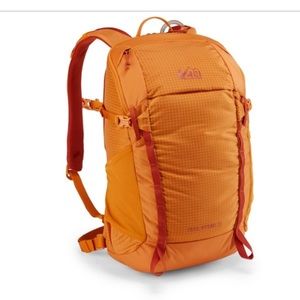 REI Trail Hydro 20 L Hiking Day Pack Backpack with Hydration Pocket